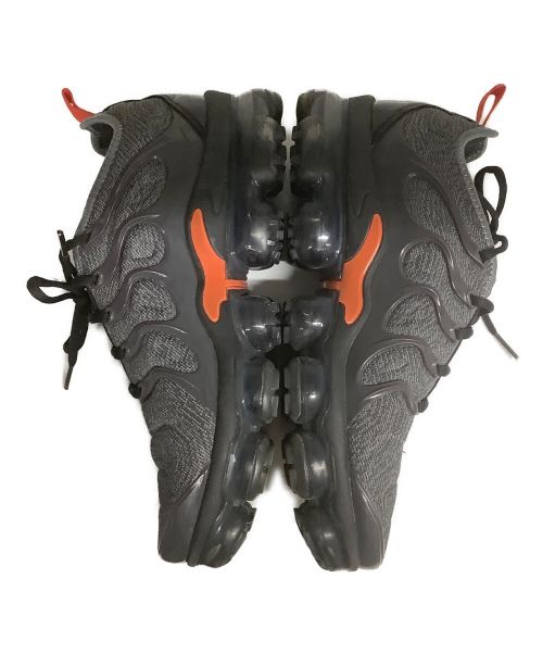 NIKE（ナイキ）NIKE (ナイキ) ローカットスニーカー グレー×オレンジ サイズ:26.5cmの古着・服飾アイテム