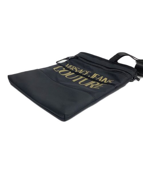 VERSACE JEANS COUTURE（ヴェルサーチ ジーンズクチュール）VERSACE JEANS COUTURE (ヴェルサーチ ジーンズクチュール) ショルダーバッグ ブラック×ゴールドの古着・服飾アイテム