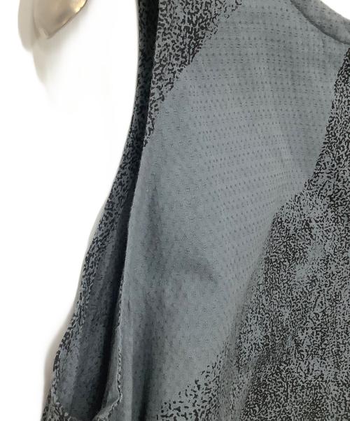 MOYURU（モユル）MOYURU (モユル) ノースリーブブラウス スカイブルー×ブラック サイズ:M-Lの古着・服飾アイテム