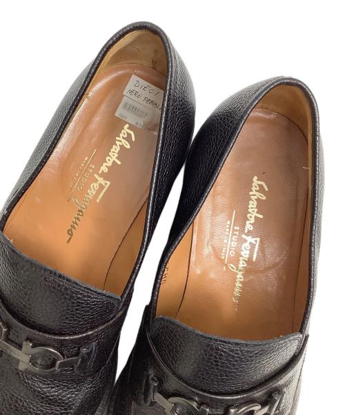Salvatore Ferragamo（サルヴァトーレ フェラガモ）Salvatore Ferragamo (サルヴァトーレ フェラガモ) レザーローファー ブラック サイズ:9 2Eの古着・服飾アイテム