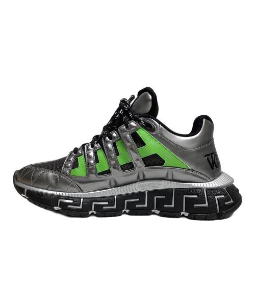 VERSACE（ヴェルサーチェ）VERSACE (ヴェルサーチェ) スニーカー ブラック×シルバー サイズ:40の古着・服飾アイテム