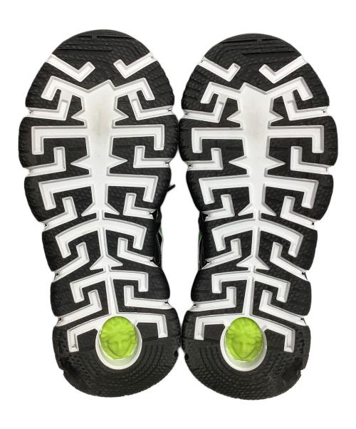 VERSACE（ヴェルサーチェ）VERSACE (ヴェルサーチェ) スニーカー ブラック×シルバー サイズ:40の古着・服飾アイテム