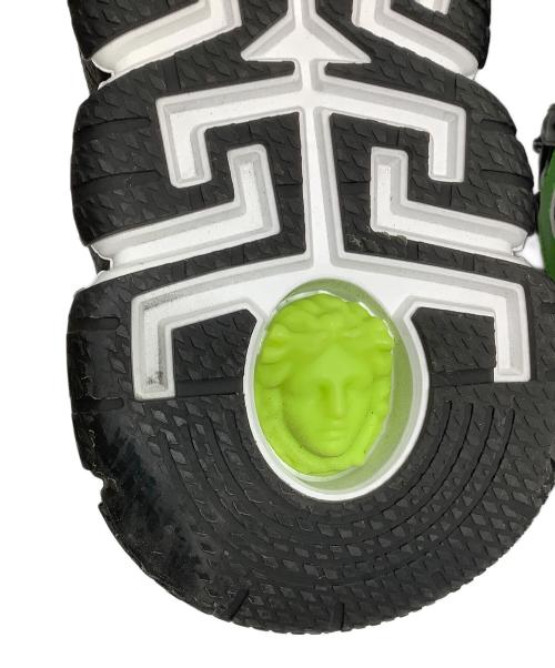 VERSACE（ヴェルサーチェ）VERSACE (ヴェルサーチェ) スニーカー ブラック×シルバー サイズ:40の古着・服飾アイテム