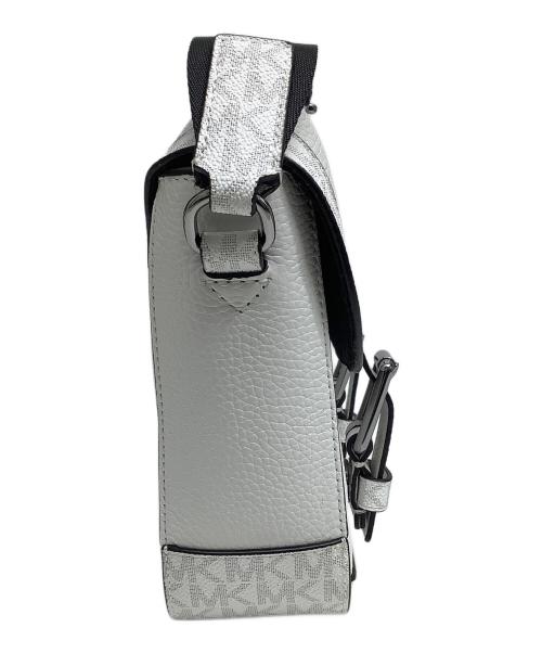 MICHAEL KORS（マイケル・コース）MICHAEL KORS (マイケルコース) メッセンジャーバッグ ホワイト 未使用品の古着・服飾アイテム