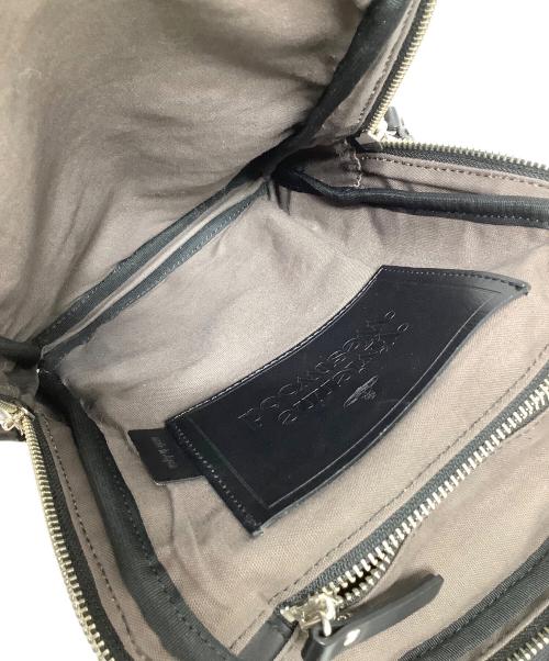 Vivienne Westwood（ヴィヴィアンウエストウッド）Vivienne Westwood (ヴィヴィアンウエストウッド) ORBエンボスボディーバッグ ブラックの古着・服飾アイテム