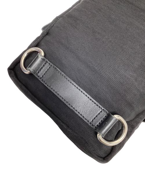 Vivienne Westwood（ヴィヴィアンウエストウッド）Vivienne Westwood (ヴィヴィアンウエストウッド) ORBエンボスボディーバッグ ブラックの古着・服飾アイテム