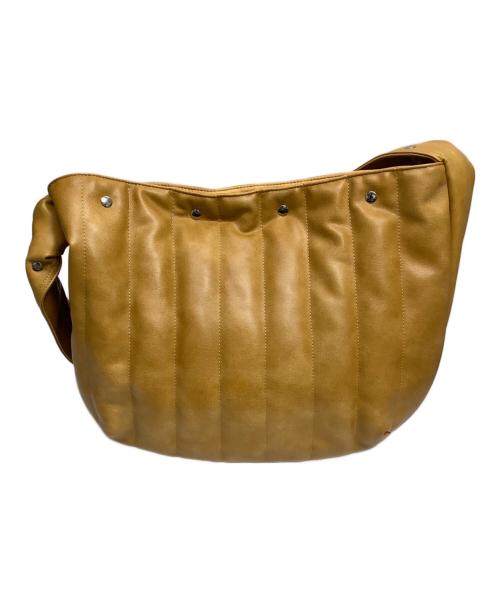 seyto（セイト）seyto (セイト) スタッズビッグショルダーバッグ キャメル サイズ:FREEの古着・服飾アイテム