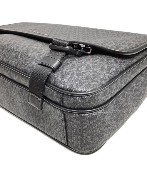 MICHAEL KORS（マイケル・コース）MICHAEL KORS (マイケル・コース) メッセンジャーバッグ ブラックの古着・服飾アイテム