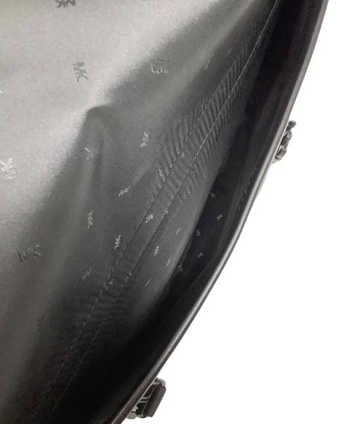 MICHAEL KORS（マイケル・コース）MICHAEL KORS (マイケル・コース) メッセンジャーバッグ ブラックの古着・服飾アイテム