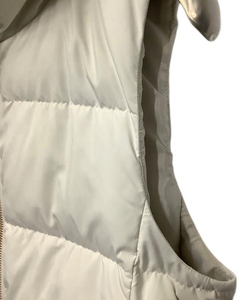 BLUE LABEL CRESTBRIDGE（ブルーレーベルクレストブリッジ）BLUE LABEL CRESTBRIDGE (ブルーレーベルクレストブリッジ) ダウンベスト ホワイト サイズ:38の古着・服飾アイテム