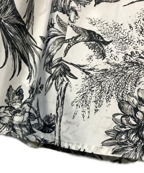 FRAY ID（フレイ アイディー）FRAY ID (フレイ アイディー) トワルドジュイギャザーボリュームスカート ホワイト×ブラック サイズ:1の古着・服飾アイテム