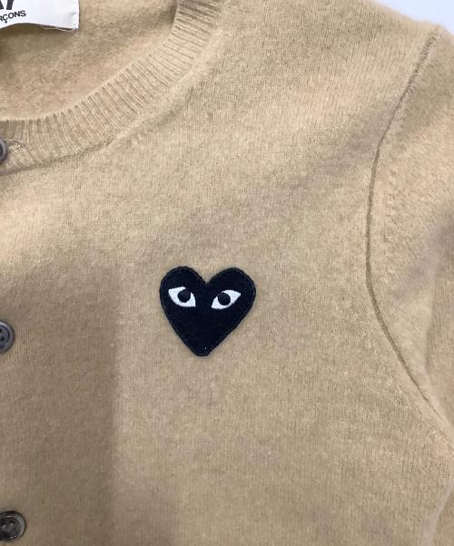 PLAY COMME des GARCONS（プレイコムデギャルソン）PLAY COMME des GARCONS (プレイコムデギャルソン) 薄手カーディガン ベージュ サイズ:Mの古着・服飾アイテム