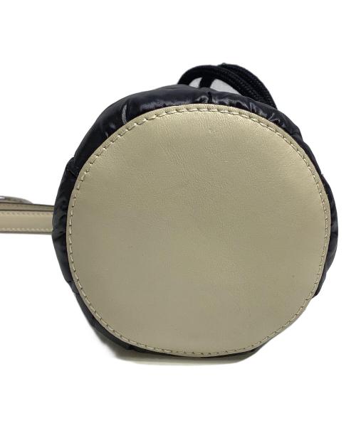 MONCLER（モンクレール）MONCLER (モンクレール) ドリップショルダーバッグ ブラック×ベージュの古着・服飾アイテム