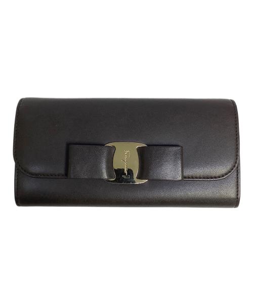 Salvatore Ferragamo（サルヴァトーレ フェラガモ）Salvatore Ferragamo (サルヴァトーレ フェラガモ) ヴァラ・リボン長財布 チャコールグレーの古着・服飾アイテム