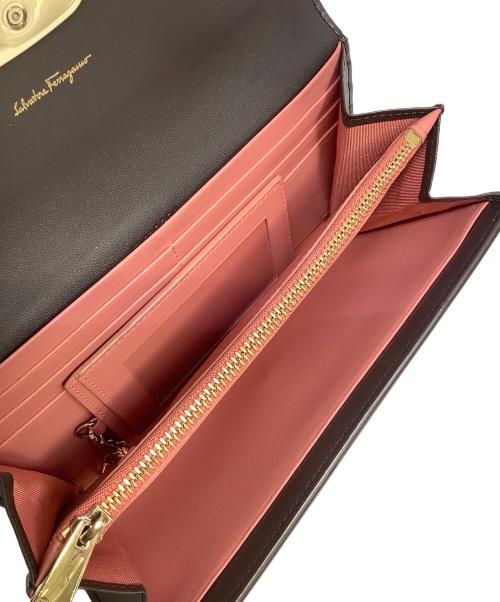 Salvatore Ferragamo（サルヴァトーレ フェラガモ）Salvatore Ferragamo (サルヴァトーレ フェラガモ) ヴァラ・リボン長財布 チャコールグレーの古着・服飾アイテム