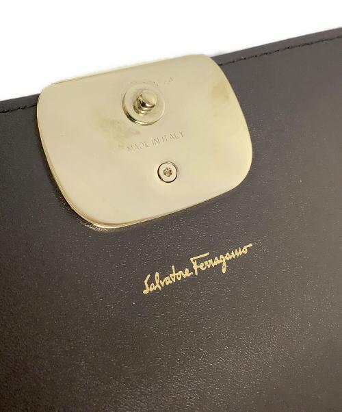 Salvatore Ferragamo（サルヴァトーレ フェラガモ）Salvatore Ferragamo (サルヴァトーレ フェラガモ) ヴァラ・リボン長財布 チャコールグレーの古着・服飾アイテム