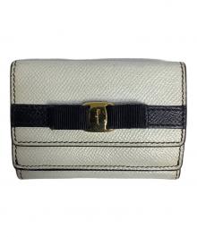 Salvatore Ferragamo（サルヴァトーレ フェラガモ）の古着「コンパクトウォレット」｜ホワイト