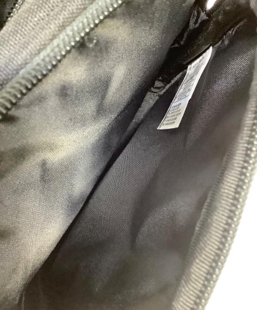 CarHartt（カーハート）CarHartt (カーハート) ショルダーバッグ ブラックの古着・服飾アイテム