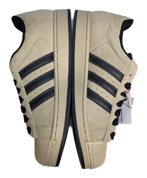 adidas（アディダス）adidas (アディダス) スニーカー ベージュ サイズ:25.5cmの古着・服飾アイテム