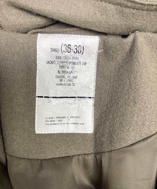 CLANE（クラネ）CLANE (クラネ) FRAGMENT DESIGN (フラグメントデザイン) コート カーキ サイズ:Sの古着・服飾アイテム