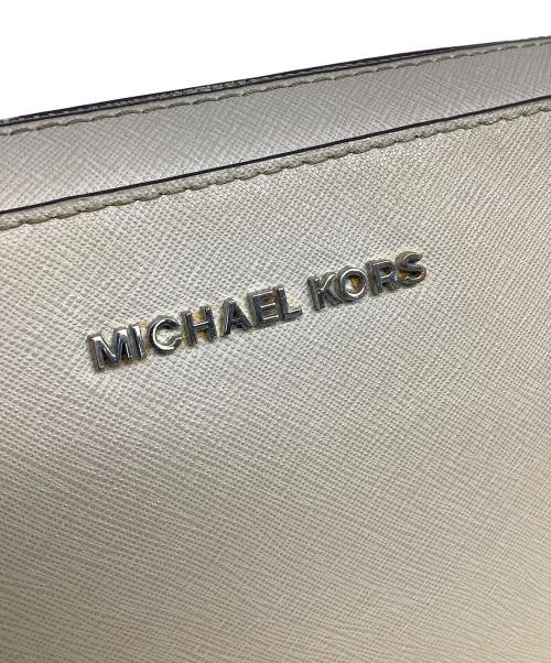 MICHAEL KORS（マイケル・コース）MICHAEL KORS (マイケル・コース) ショルダーバッグ ベージュの古着・服飾アイテム