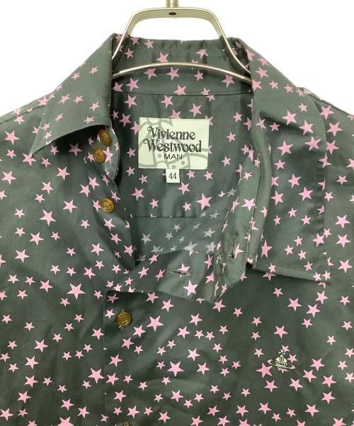 Vivienne Westwood man（ヴィヴィアン ウェストウッド マン）Vivienne Westwood man (ヴィヴィアン ウェストウッド マン) 半袖シャツ グレー×ピンク サイズ:44の古着・服飾アイテム