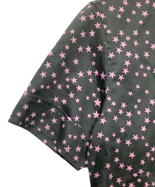 Vivienne Westwood man（ヴィヴィアン ウェストウッド マン）Vivienne Westwood man (ヴィヴィアン ウェストウッド マン) 半袖シャツ グレー×ピンク サイズ:44の古着・服飾アイテム