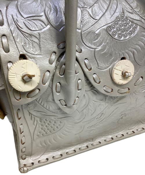 Carving Tribes（カービングトライブス）CARVING TRIBES (カービングトライブス) ハンドバッグ ホワイトの古着・服飾アイテム