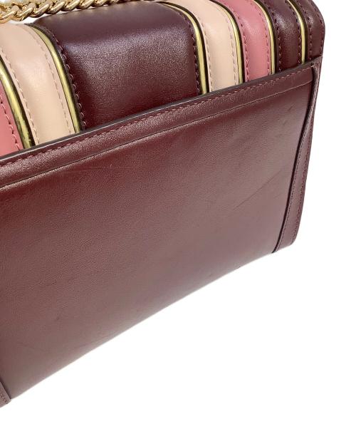 MICHAEL KORS（マイケルコース）MICHAEL KORS (マイケルコース) ホイットニーキルテッド チェーン ショルダーバッグ ボルドー×ピンクの古着・服飾アイテム