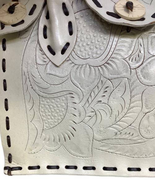 Carving Tribes（カービングトライブス）CARVING TRIBES (カービングトライブス) ハンドバッグ ホワイトの古着・服飾アイテム