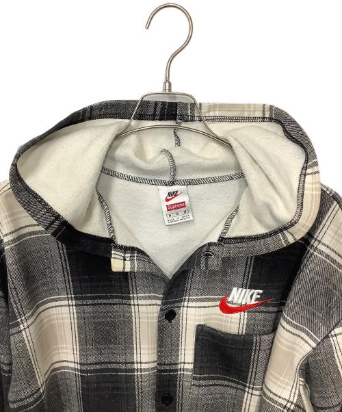 NIKE（ナイキ）NIKE (ナイキ) SUPREME (シュプリーム) パーカー ブラック×ホワイト サイズ:Mの古着・服飾アイテム