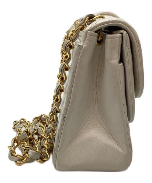 CHANEL（シャネル）CHANEL (シャネル) チェーンショルダーバッグ ホワイトの古着・服飾アイテム