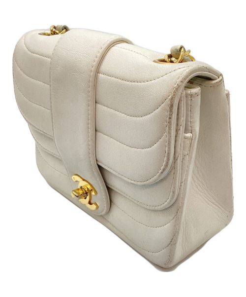 CHANEL（シャネル）CHANEL (シャネル) チェーンショルダーバッグ ホワイトの古着・服飾アイテム