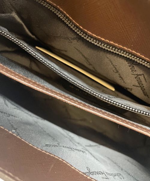 Salvatore Ferragamo（サルヴァトーレ フェラガモ）Salvatore Ferragamo (サルヴァトーレ フェラガモ) ハンドバッグ ブラウンの古着・服飾アイテム