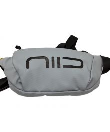 NIID（ニード）の古着「ボディバッグ」｜マットグレー