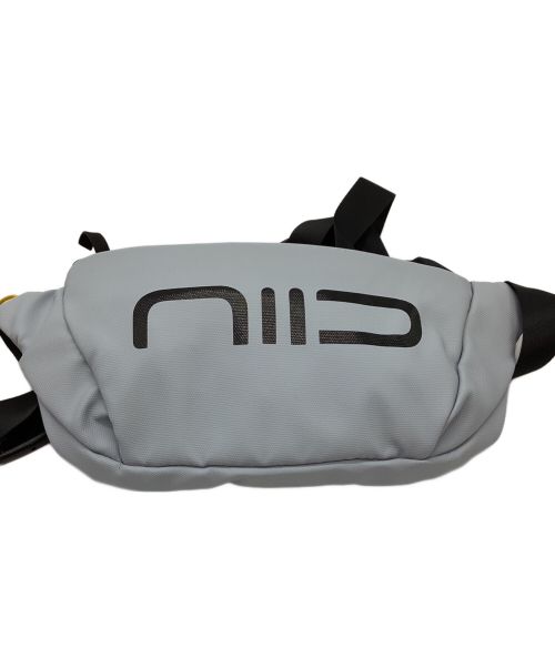 NIID（ニード）NIID (ニード) ボディバッグ マットグレーの古着・服飾アイテム