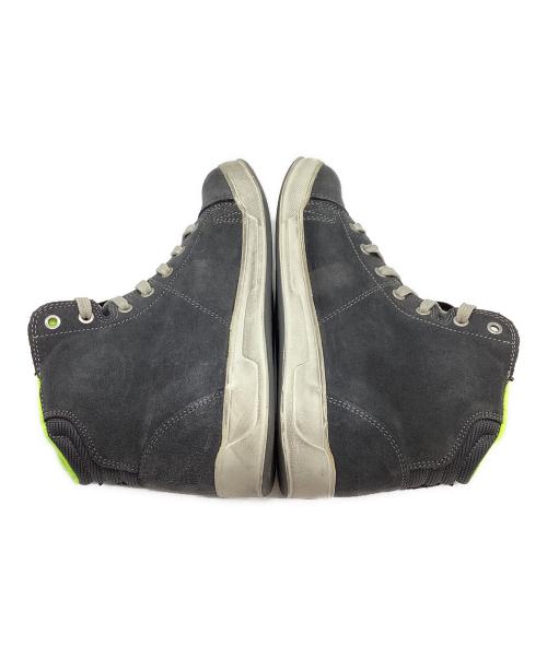 GAERNE（ガエルネ）GAERNE (ガエルネ) ハイカットスニーカー グレー サイズ:26cmの古着・服飾アイテム