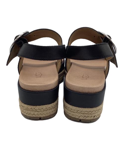 UGG（アグ）UGG (アグ) プラットフォームサンダル ベージュ×ブラック サイズ:24cmの古着・服飾アイテム