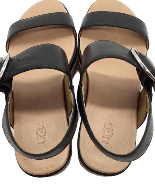 UGG（アグ）UGG (アグ) プラットフォームサンダル ベージュ×ブラック サイズ:24cmの古着・服飾アイテム