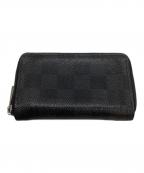 LOUIS VUITTONルイ ヴィトン）の古着「コインケース/ダミエ・グラフィット ジッピー・コイン パース」｜ブラック