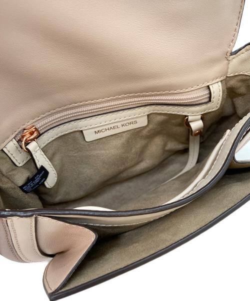 MICHAEL KORS（マイケル・コース）MICHAEL KORS (マイケルコース) ショルダーバッグ/Jolene Tricolor Saddle Crossbody アイボリー×ピンクの古着・服飾アイテム
