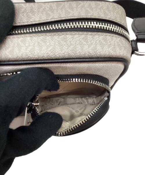 MICHAEL KORS（マイケル・コース）MICHAEL KORS (マイケル・コース) ショルダーバッグ グレー×ブラックの古着・服飾アイテム