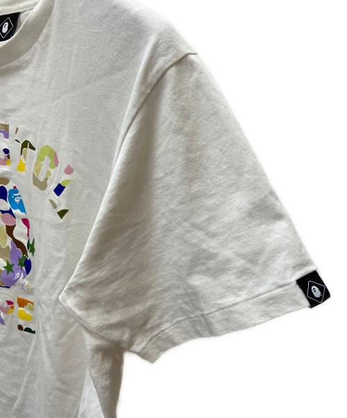 A BATHING APE（ア ベイシング エイプ）A BATHING APE (ア ベイシング エイプ) F.C.R.B. (エフシーレアルブリストル) 半袖Tシャツ ホワイト×レインボー サイズ:Lの古着・服飾アイテム