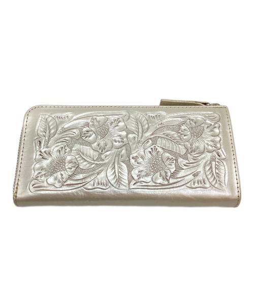 Carving Tribes（カービングトライブス）Carving Tribes (カービングトライブス) 長財布 アイボリーの古着・服飾アイテム