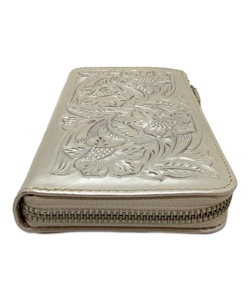 Carving Tribes（カービングトライブス）Carving Tribes (カービングトライブス) 長財布 アイボリーの古着・服飾アイテム