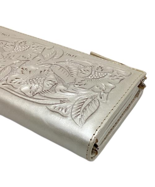 Carving Tribes（カービングトライブス）Carving Tribes (カービングトライブス) 長財布 アイボリーの古着・服飾アイテム