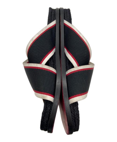 Christian Louboutin（クリスチャン・ルブタン）Christian Louboutin (クリスチャン・ルブタン) サンダル/ホットクロスフラット ブラック×レッド サイズ:25.5cmの古着・服飾アイテム