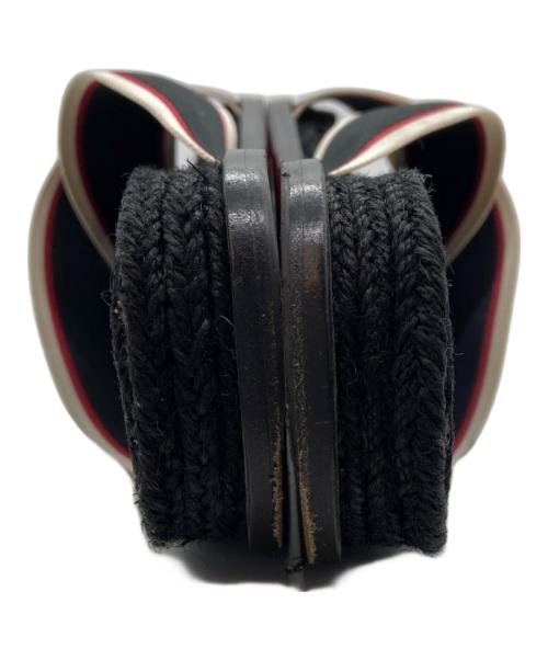 Christian Louboutin（クリスチャン・ルブタン）Christian Louboutin (クリスチャン・ルブタン) サンダル/ホットクロスフラット ブラック×レッド サイズ:25.5cmの古着・服飾アイテム
