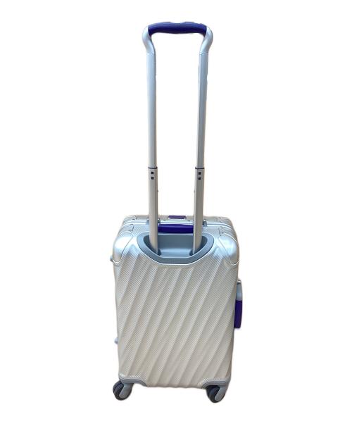 TUMI（トゥミ）TUMI (トゥミ) キャリーバッグ シルバーの古着・服飾アイテム