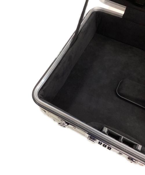 RIMOWA（リモワ）RIMOWA (リモワ) GEWA (GEWA) バイオリンケース シルバー×ブラックの古着・服飾アイテム